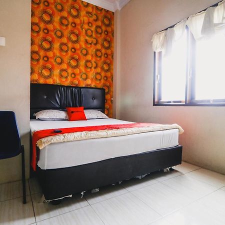 Hotel Reddoorz Near Jalan Gatot Subroto Medan Extérieur photo